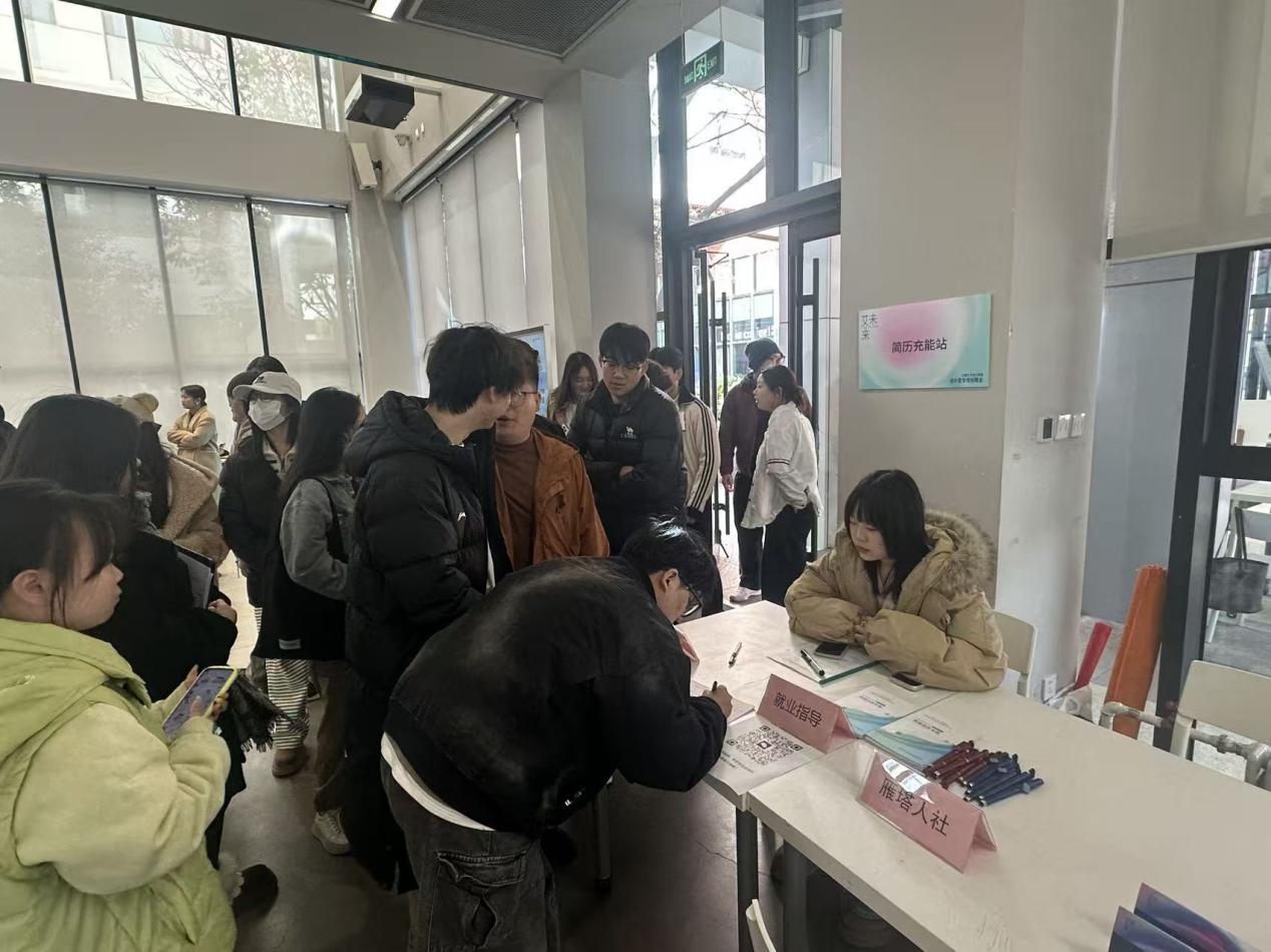 98a77751e73c665f17dc06e637df4f6f